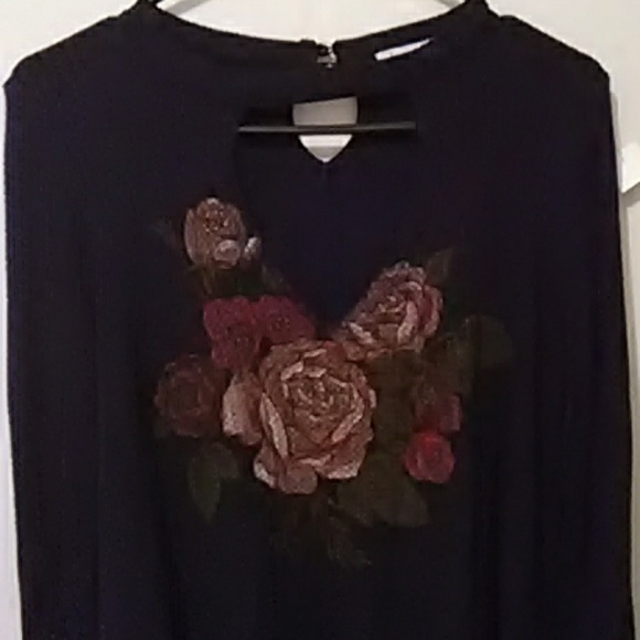 🖤Choker style Keyhole Top🖤 - Picture 6 of 8
